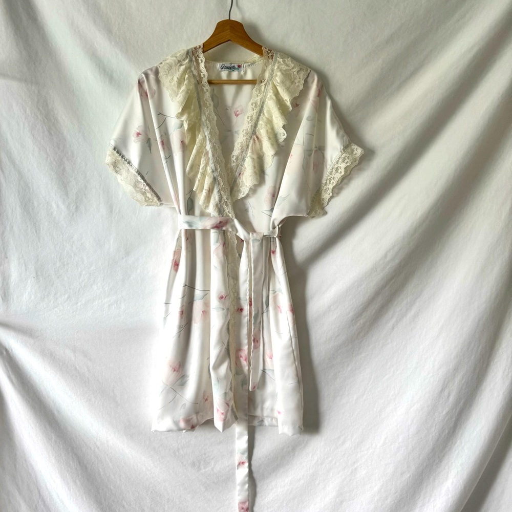 Vintage 80s Amaretta White Floral Lace Trim Robe